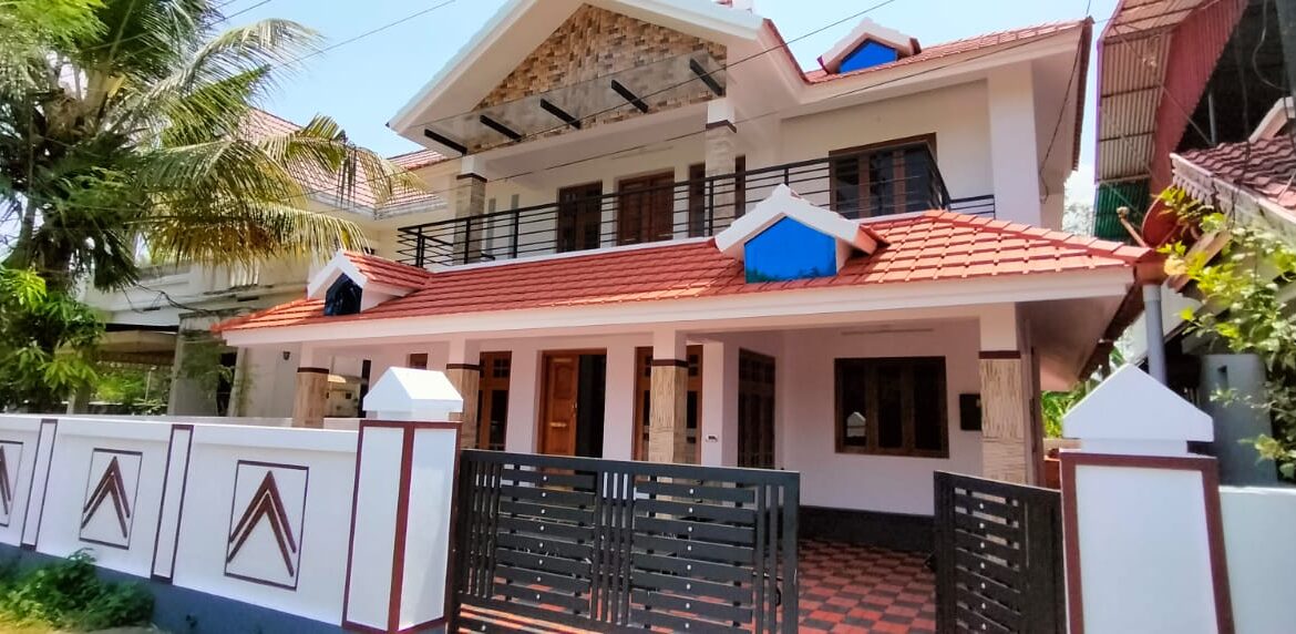 Chembukav 5cent 2060sqft 82L2